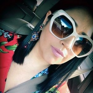 Meet your Posher, Alejandra